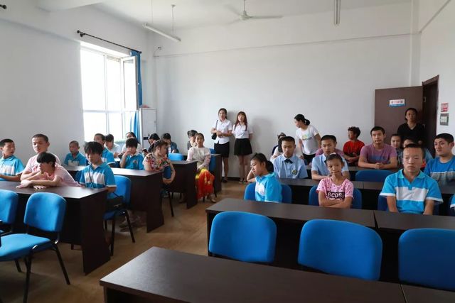 乾港關(guān)愛兒童 乾港關(guān)愛兒童